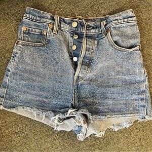 Levi’s High-Rise Ribcage Jean Shorts